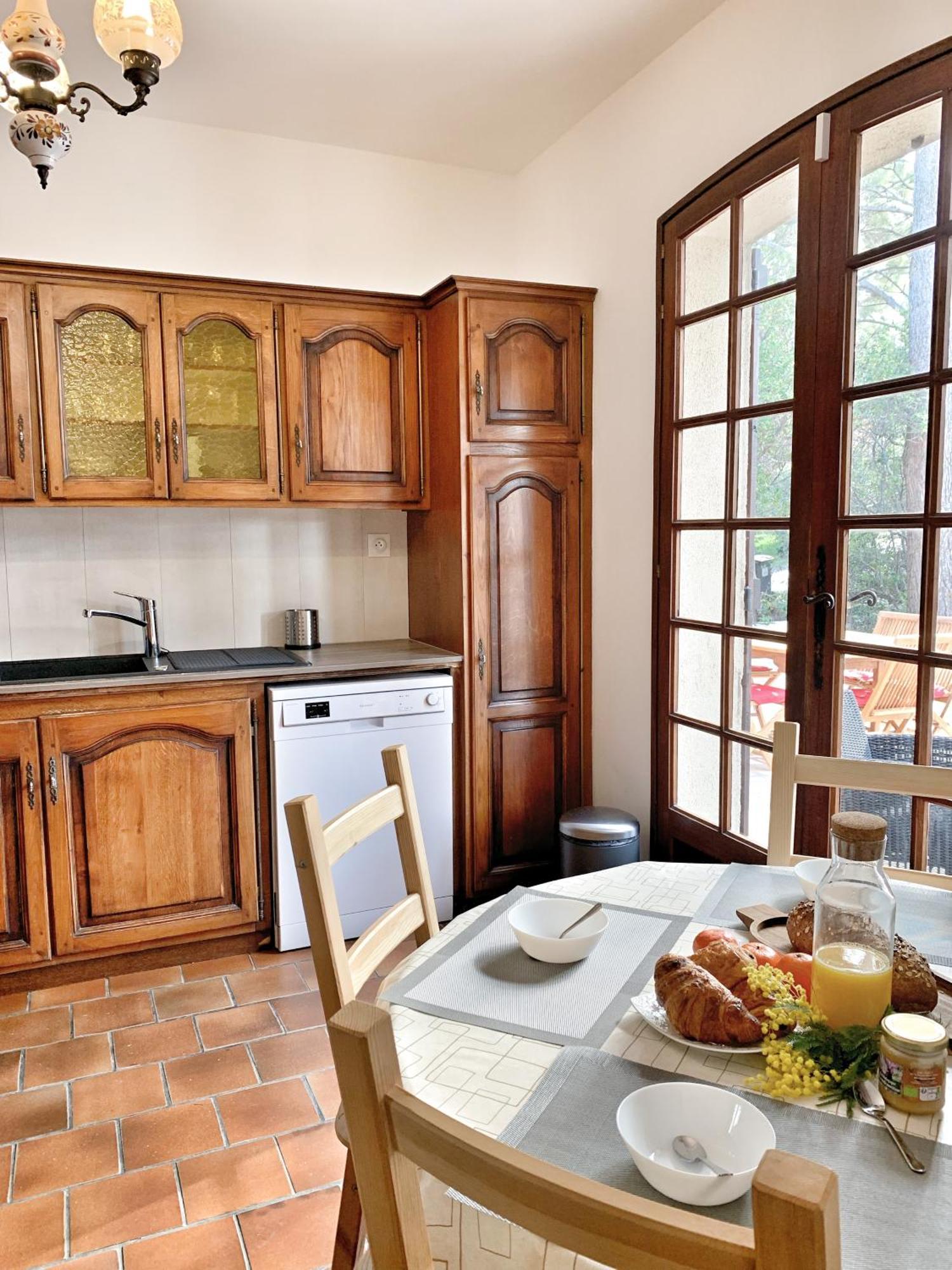 Familiale A Sanary, Climatisee, A Pieds Sanary-sur-Mer
